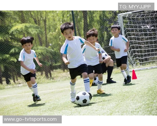 小孩足球：培养团队精神与运动能力的最佳途径与乐趣探索